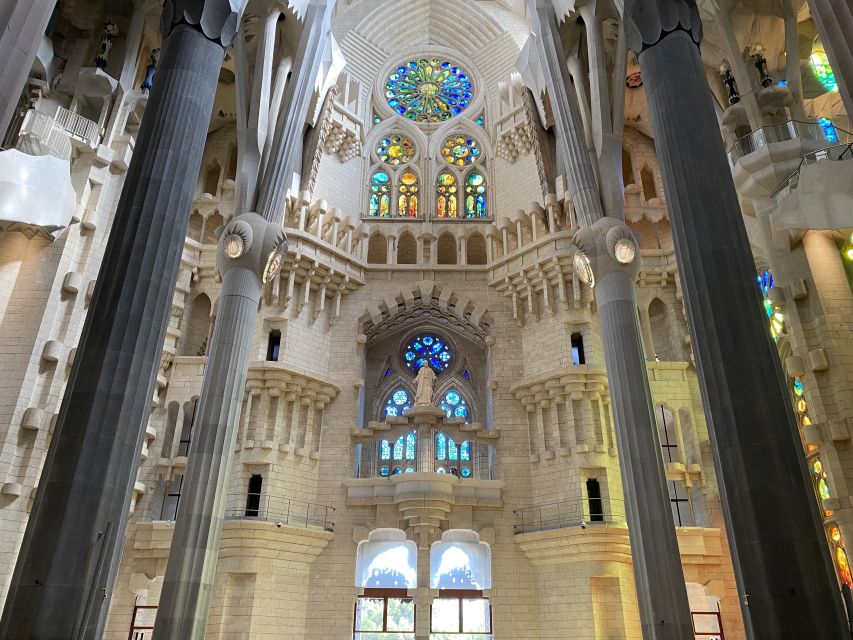 Barcelona: Gaudí Walking Tour With Sagrada Familia Ticket - Location and Details