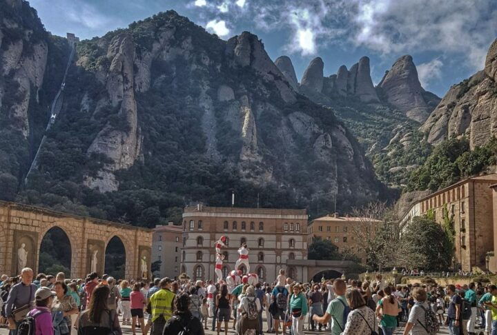 Barcelona: Montserrat Hiking Experience and Monastery Visit - Highlights