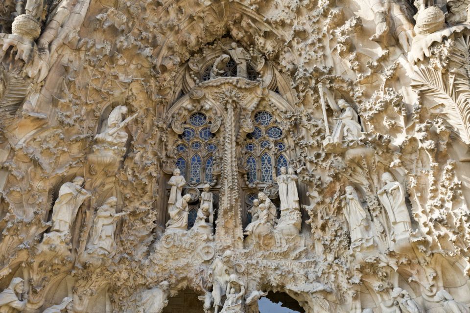 Barcelona: Montserrat & Sagrada Familia Guided Tour - Highlights of the Guided Tour