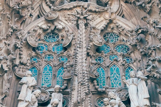 Barcelona Old City Walking Tour and Churros Stop With a Local Guide - Meeting Point Information