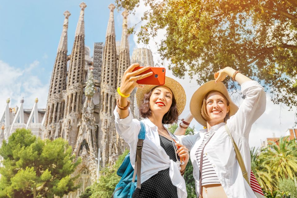 Barcelona: Private 2-Hour Sagrada Familia Tour for Seniors - Experience Highlights