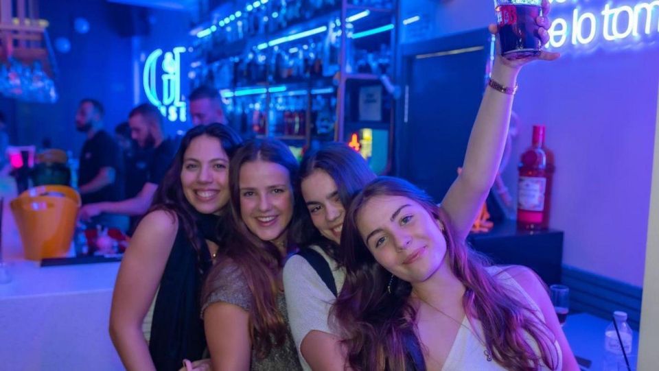 Barcelona Pub Crawl by King - Bar & Nightclub Hopping Tour - Experience