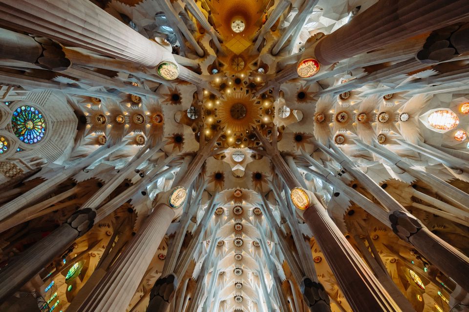 Barcelona: Sagrada Familia Evening Tour With Cava - Language and Accessibility Information