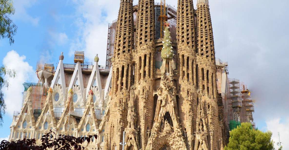 Barcelona: Sagrada Familia Private Tour - Experience Highlights