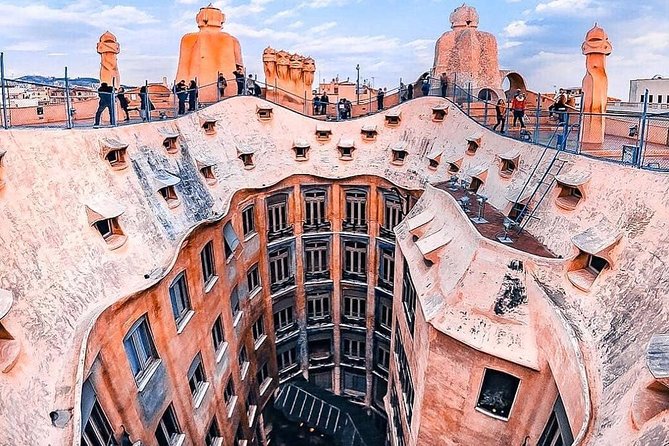Barcelona With Private Guide : Gaudi & Sagrada Familia Skip the Line Entrance - Meeting and Logistics
