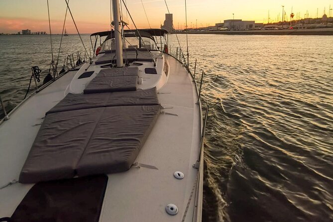 Boat Tour in Lisbon:: Downtown Lisbon Through the River - Overview