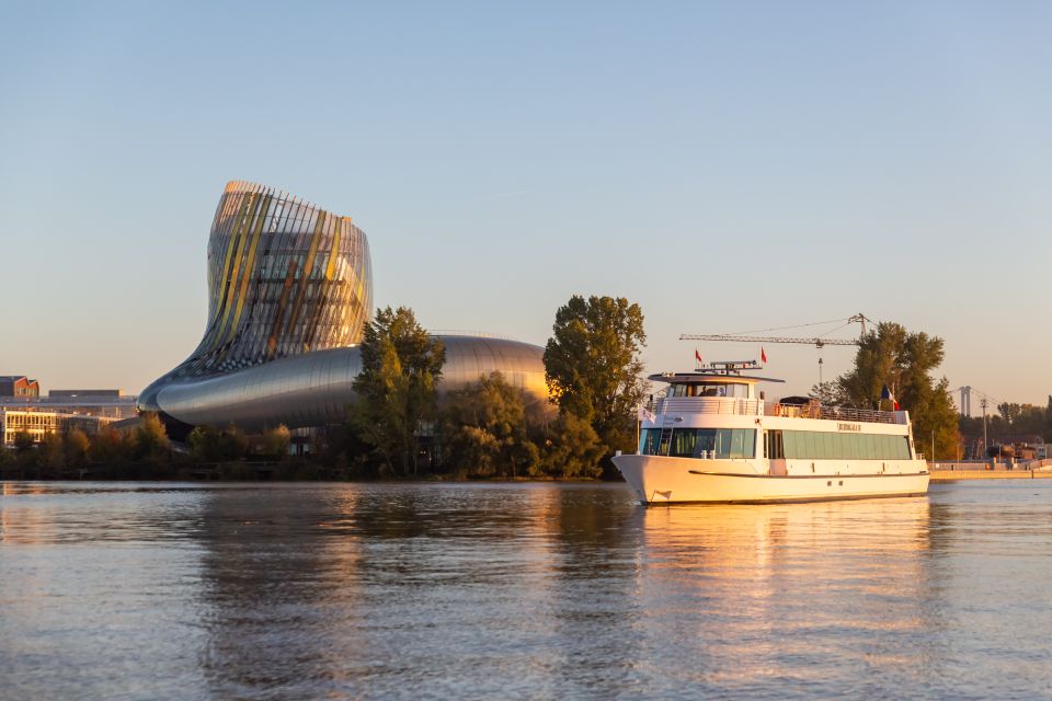 Bordeaux: City Sightseeing Cruise - Languages and Accessibility