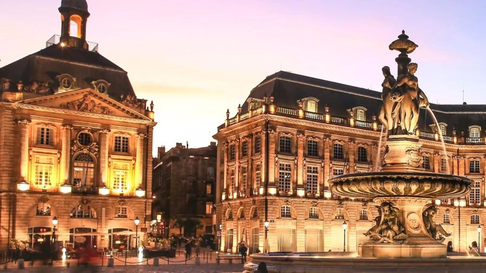 Bordeaux : Discovery Stroll and Reading Walking Tour - Booking Information