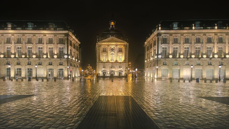 Bordeaux: First Discovery Walk and Reading Walking Tour - Experience