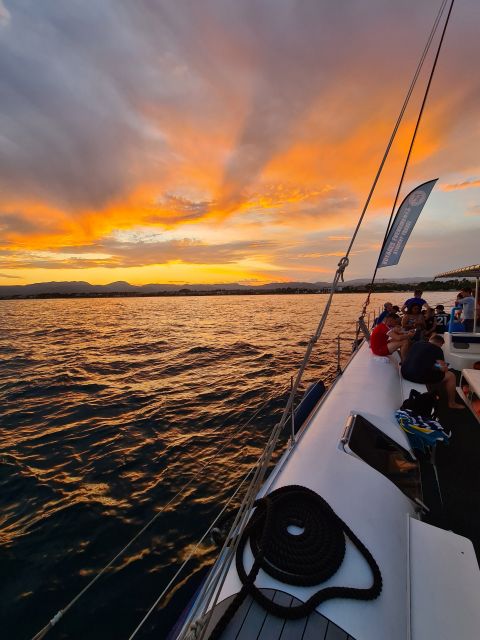 Cambrils: Costa Dorada Sunset Catamaran Cruise With Drinks - Description