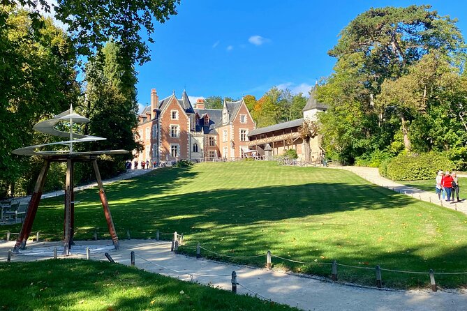 Chateaux Blois — Chaumont — Da Vinci Clos Lucé Small-Group Trip - Small-Group Experience Benefits