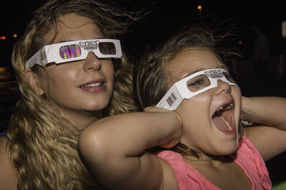 Chicago: Summer Fireworks Cruise With 3D Glasses and Music - Experience Highlights