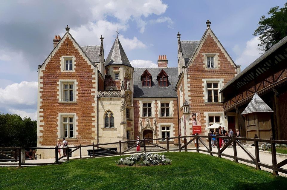 Clos Lucé: Da Vinci's Castle Private Guided Tour With Ticket - Booking Information