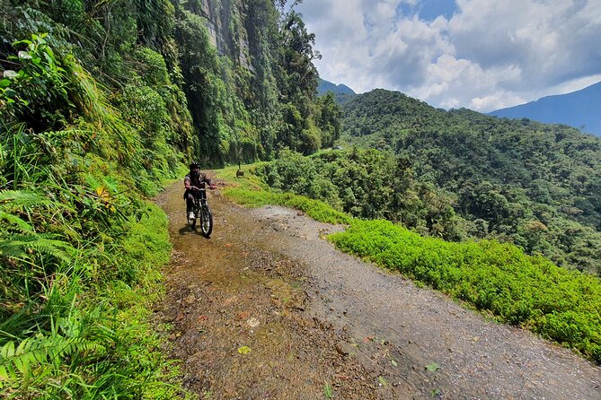 Death Road by Bike and Zip Line - Meeting Point and Logistics Details