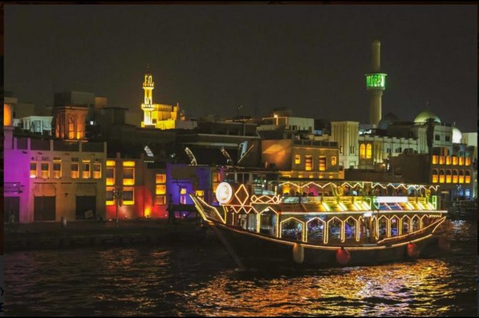 Deluxe Dubai Creek Dinner Cruise With Live Shows - Live Entertainment