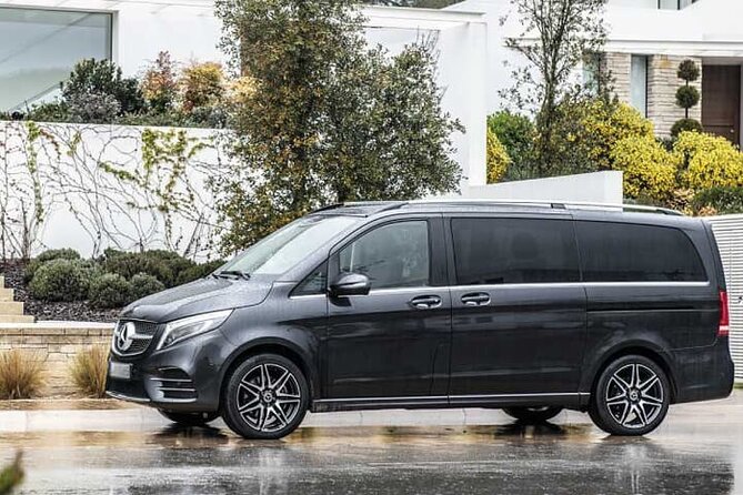 Departure Private Transfer: Seville City to Seville Airport SVQ by Luxury Van - Luxury Van Features