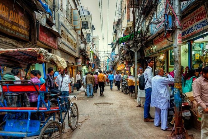 Discover Old Delhi: 4-Hour Evening Walking Tour Includes Guide & Dinner - Itinerary Highlights