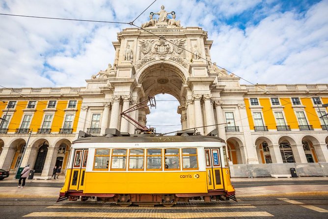  Discover the Charm of Lisbon Hills - Captivating Views of Lisbon