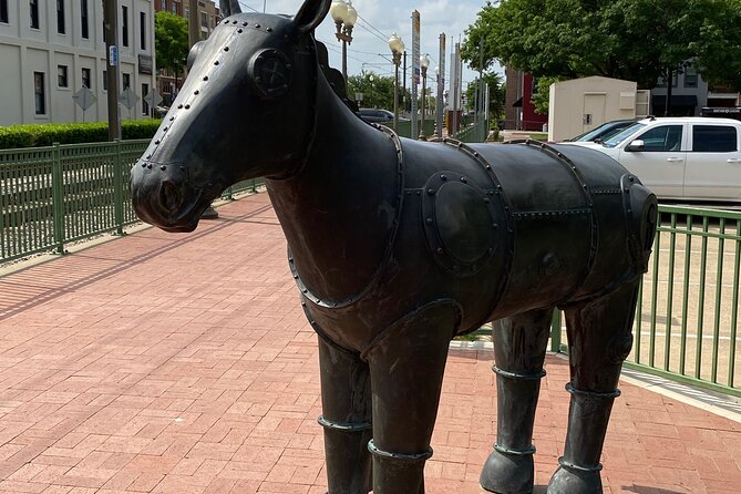 Downtown Plano Walking Tour With Food and Drink - Inclusions and Exclusions