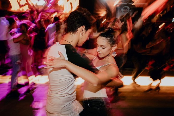 Dubai Salsa Lovers Dance Experience - Salsa Scene in Dubai