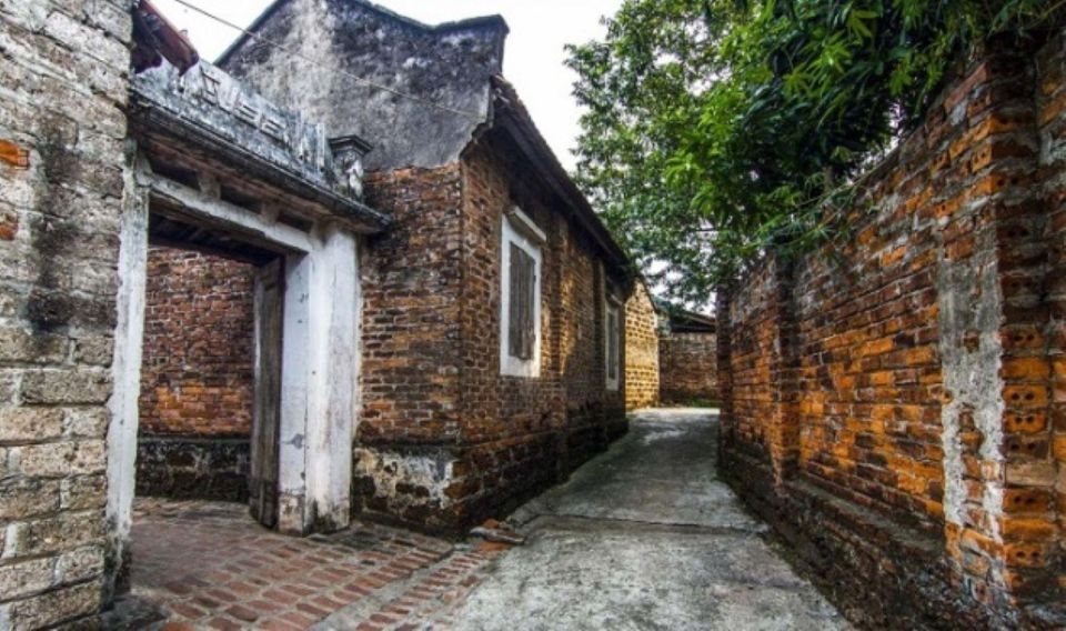 Duong Lam Ancient Village Private Day Tour - Tour Description