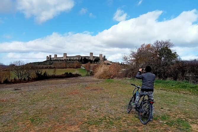 E-Bike Rental in Tuscany - Meeting Points and Gear Provided