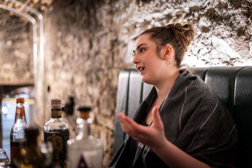 Edinburgh: Gin Tasting at Underground Venue - Meeting Point and Smoking Policy