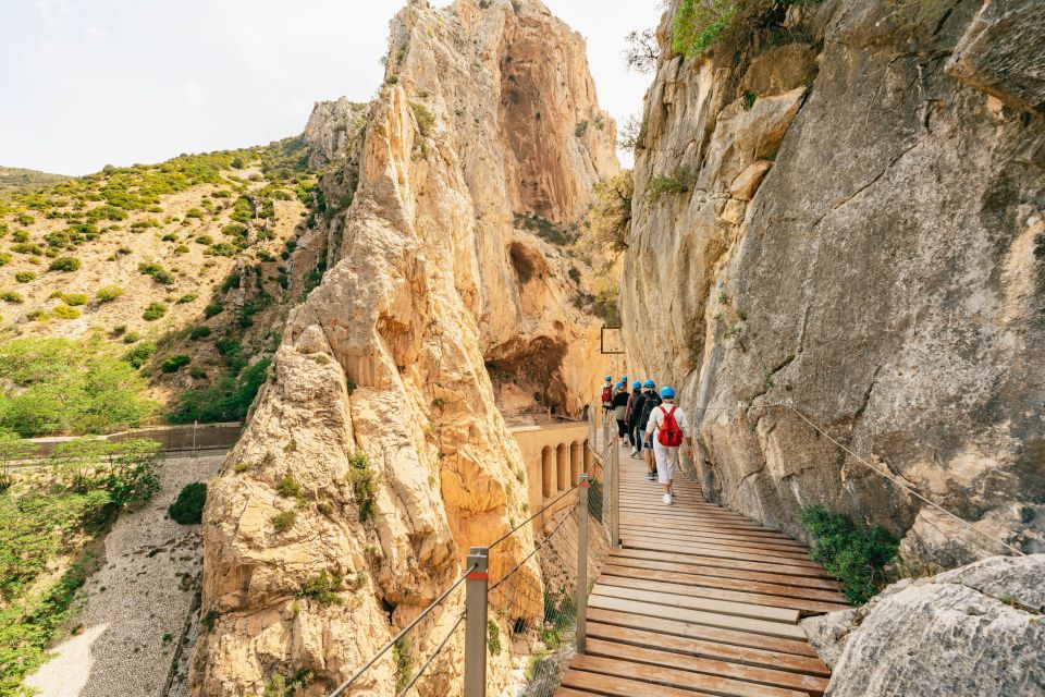 El Chorro: Caminito Del Rey Guided Tour With Shuttle Bus - Experience Highlights