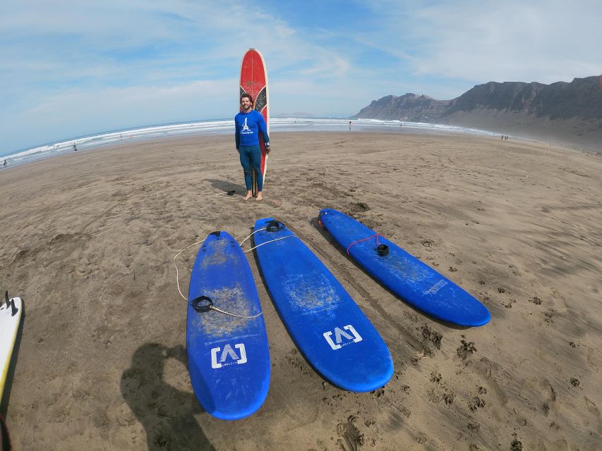 Famara : Surfing Lessons - Activity Details