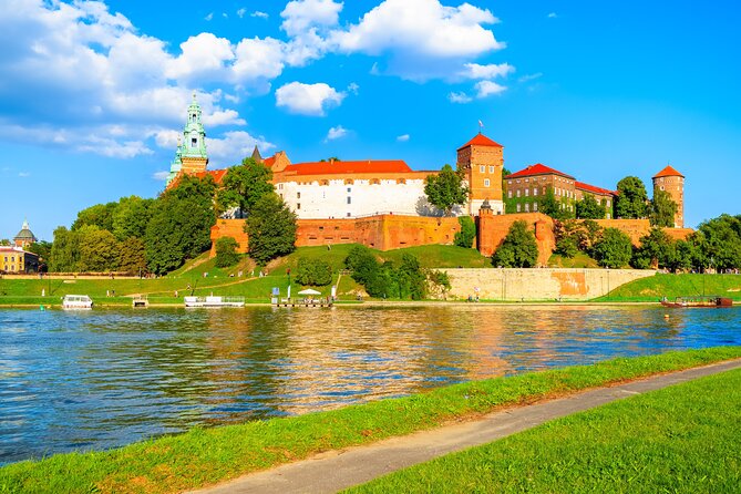 Fast Track Wawel Castle and Old Town Tour With Transfers - Itinerary Overview