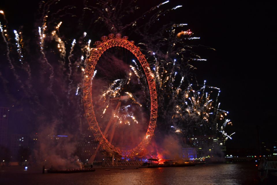 Festive London New Year's Eve 3-Course Dinner Cruise - Experience Highlights