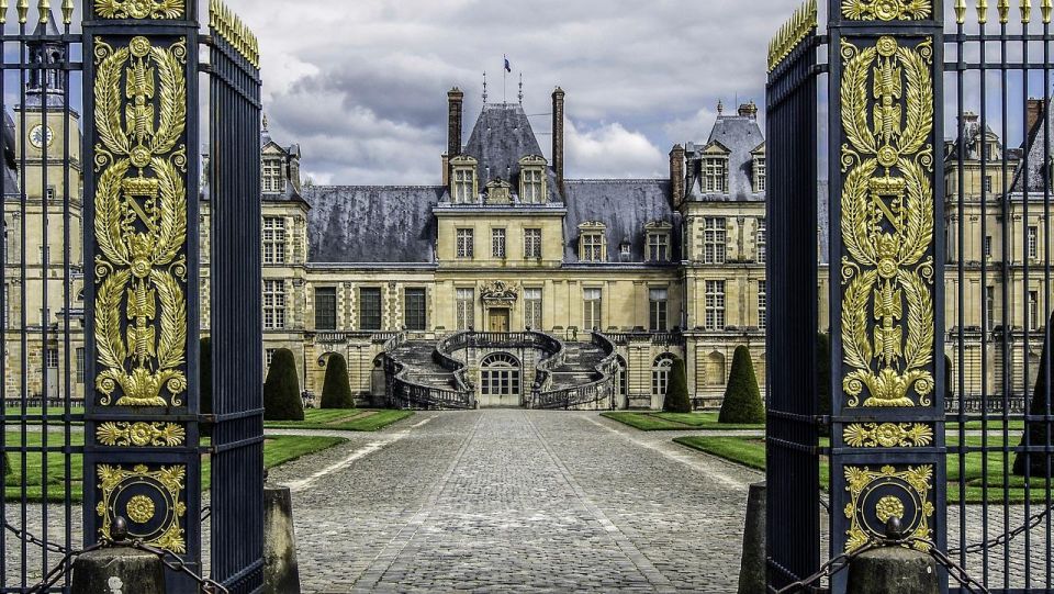 Fontainebleau and Barbizon Private Guided Tour From Paris - Experience and Highlights