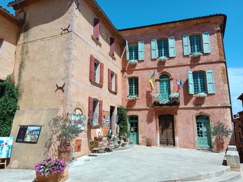 From Aix-en-Provence: Luberon Perched Villages Guided Tour - Location Information