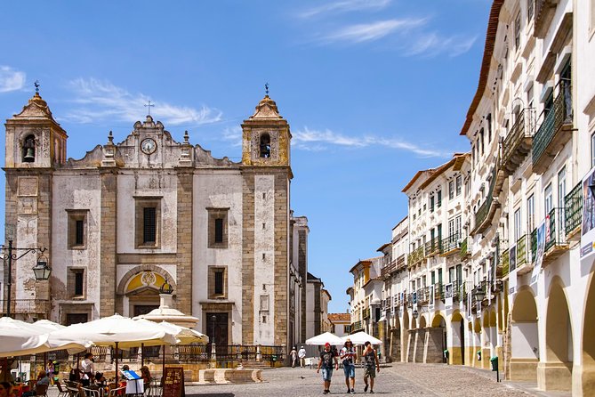 From Lisbon: Évora & Monsaraz Full-Day Private Tour - Historical Évora