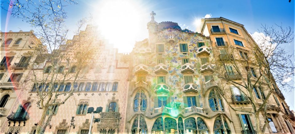 From Madrid: The Best of Barcelona in One Day - Explore Modernist Architecture