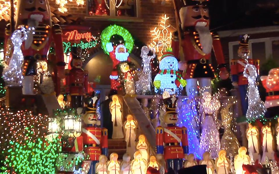 From Manhattan: Dyker Heights Holiday Bus Tour - Tour Experience