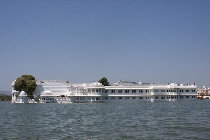 Full-Day Private City Tour of Udaipur Including Boat Ride in Lake Pichola - Inclusions and Dress Code