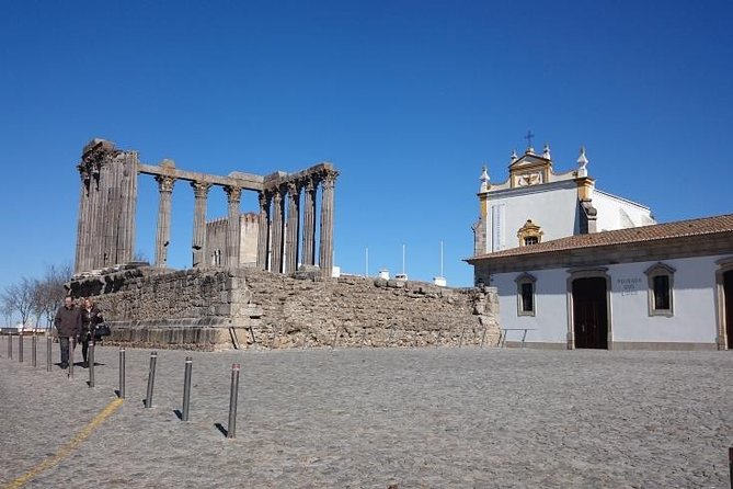 Giraldo Square and City Center Walking Tour of Évora - Sites to Visit on the Tour