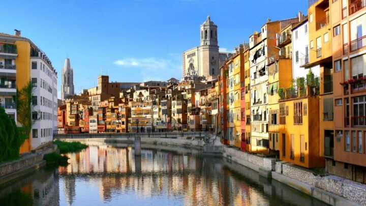 Girona and Figueres Full-Day Tour With Hotel Pick up - Experience Highlights