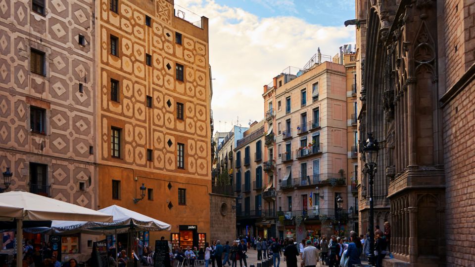 Gothic Barcelona 3 - Hour Walking Tour - Language Options and Accessibility