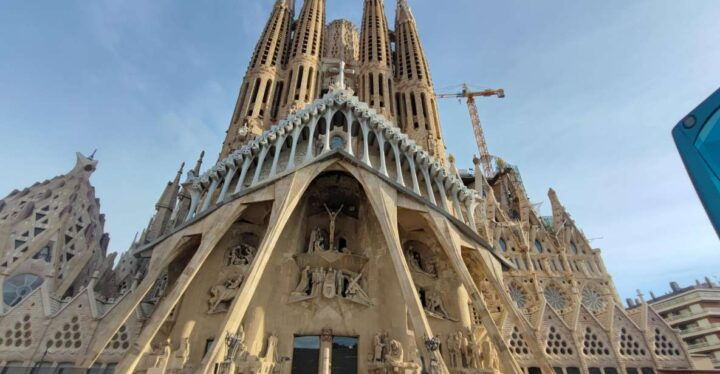 Gothic Quarter and Gaudí Small-Group Tour - Tour Highlights