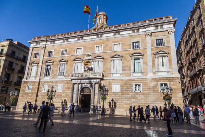 Gothic Quarter & Born: Introduction to Barcelona's Old Town - Must-See Sites in Gothic Quarter