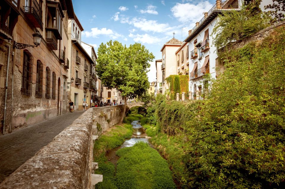 Granada: Albayzin and Sacromonte Walking Tour - Experience Highlights