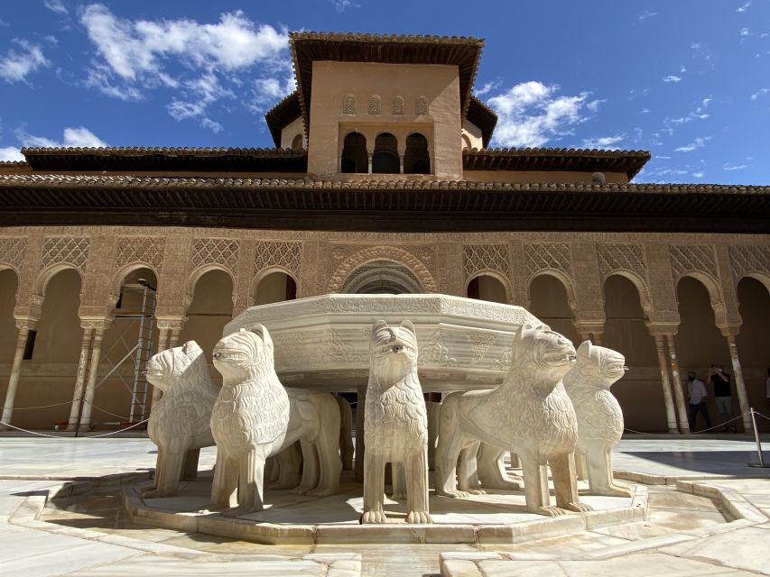 Granada: Alhambra, Alcazaba, and Generalife Private Tour - Experience Highlights