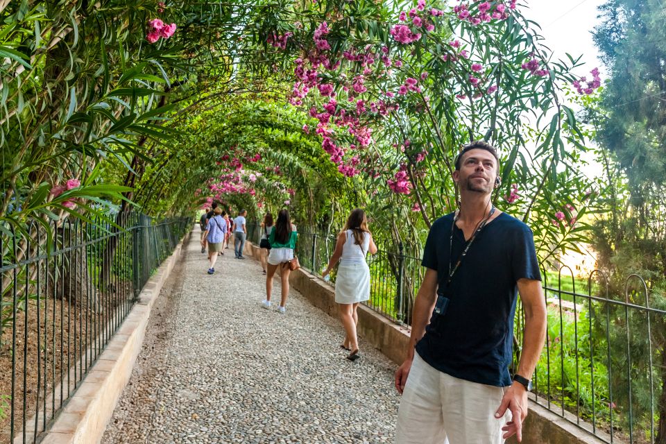 Granada: Alhambra and Generalife Garden Ticket & Guided Tour - Itinerary