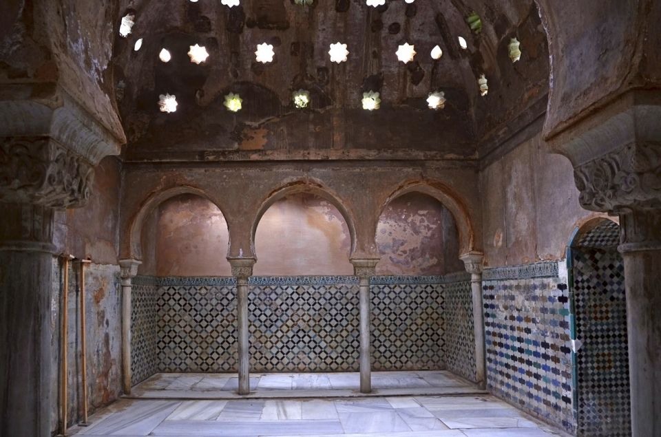 Granada: Alhambra and Nasrid Palaces Private Tour - Full Description