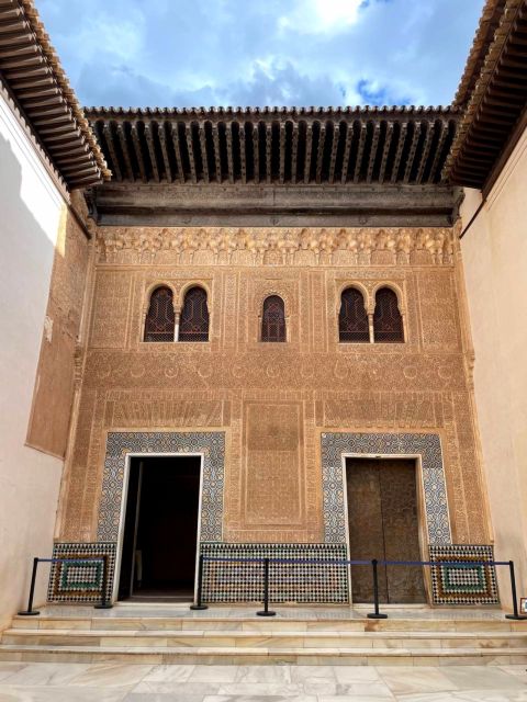 Granada: Alhambra & Nasrid Palaces Guided Tour With Tickets - Tour Highlights and Flexibility