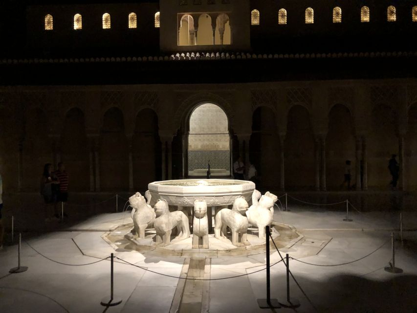 Granada: The Alhambra and Nasrid Palaces Guided Night Tour - Tour Description