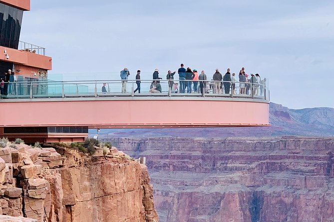 Grand Canyon Tour in Spanish With Skywalk and Hoover Dam Included - Itinerary Stops