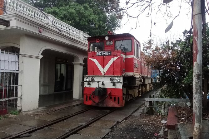 Hanoi Train Street Tour - Guide Reviews and Customer Experiences